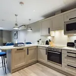 Malone Apartment On Lisburn Road By Lesley